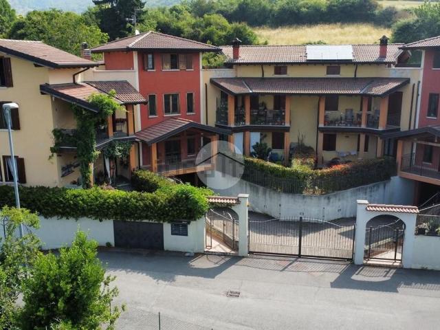 Villetta a schiera in vendita di 260 m² in Via Dosso, 8
