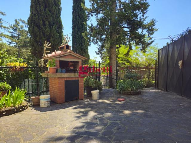 Villetta a schiera in vendita di 260 m² in Via di Carcheri