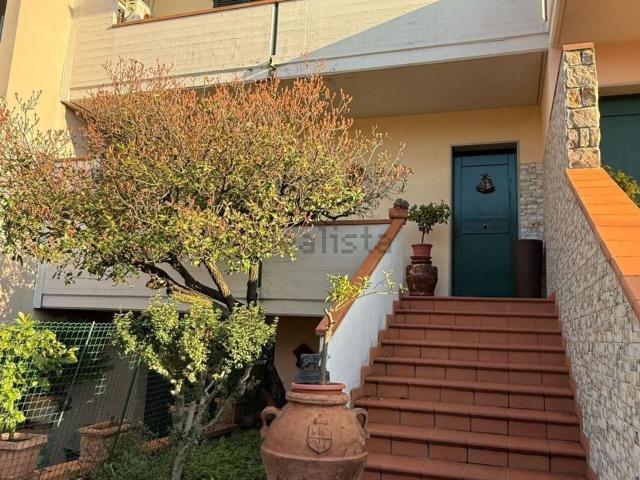Villetta a schiera in vendita di 260 m² in Via Italia &apos 61