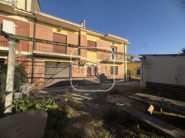 Villetta a schiera in vendita di 260 m² in Via Michelangelo Buonarroti, 34
