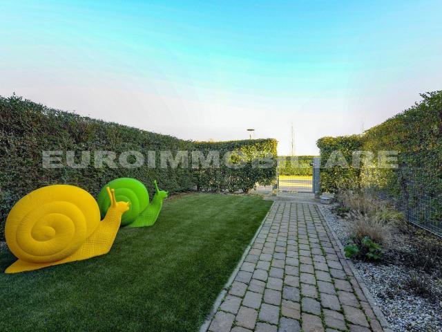 Villetta a schiera in vendita di 260 m² in Via San Benedetto, 5