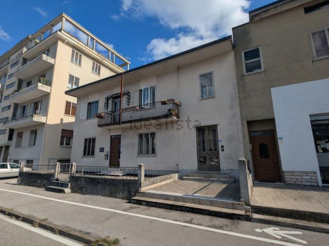 Villetta a schiera in vendita di 260 m² in Via Santissima Trinità, 98