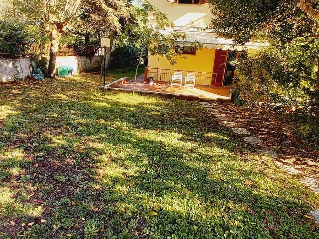 Villetta a schiera in vendita di 260 m² in Via PETRAIA