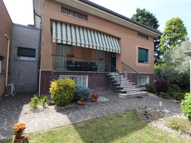 Villetta a schiera in vendita di 260 m² in Via Roma, 11