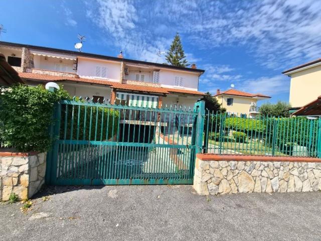 Villetta a schiera in vendita di 260 m² in Via Ripuaria
