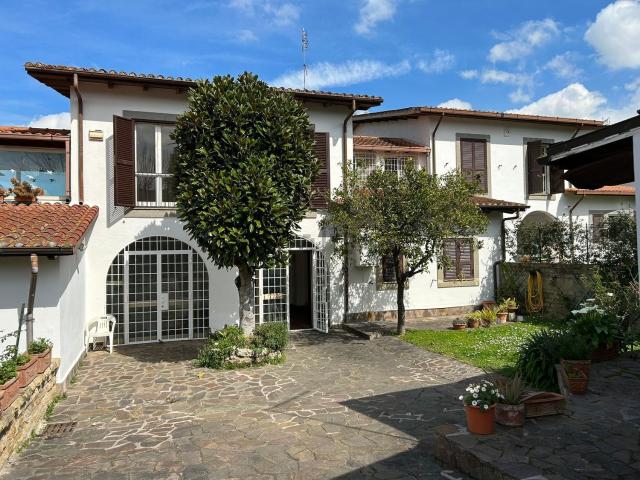 Villetta a schiera in vendita di 263 m² in Via degli Orti di Acilia, 29
