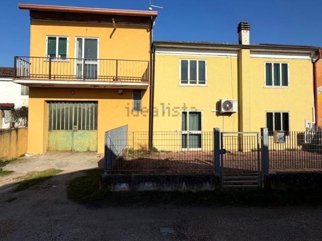 Villetta a schiera in vendita di 263 m² in Via Roma