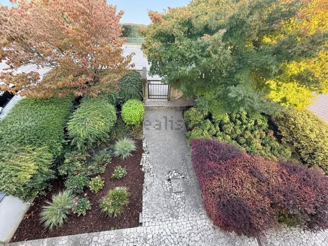 Villetta a schiera in vendita di 264 m² in Via Giovanni XXIII&apos