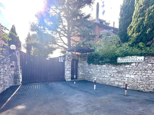 Villetta a schiera in vendita di 265 m² in Via Costantiniana, 33