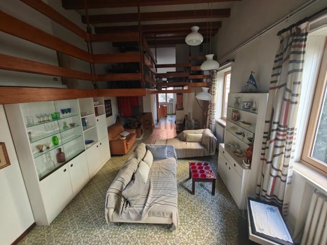 Villetta a schiera in vendita di 265 m² in Via Cristoforo Colombo, 37