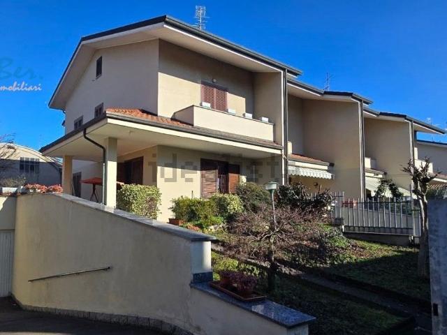 Villetta a schiera in vendita di 267 m² in Via Bindellera