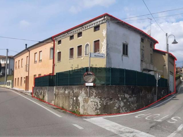 Villetta a schiera in vendita di 267 m² in Via XXV Aprile
