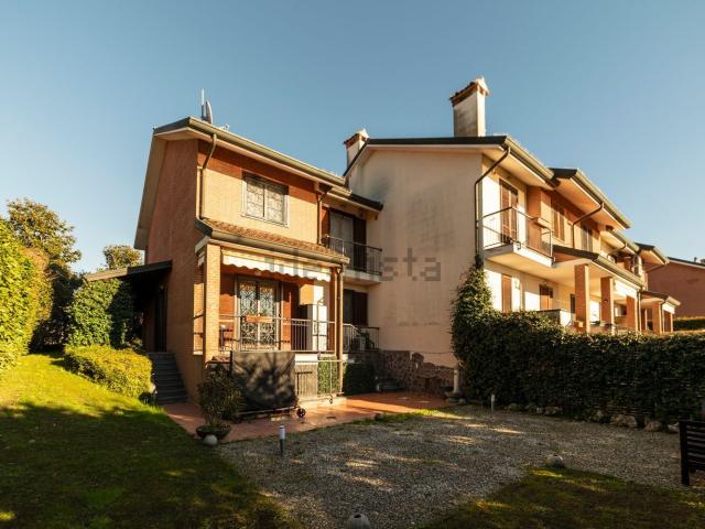 Villetta a schiera in vendita di 268 m² in Via Alessandro Manzoni, 109