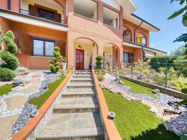 Villetta a schiera in vendita di 268 m² in Via Fiume, 27