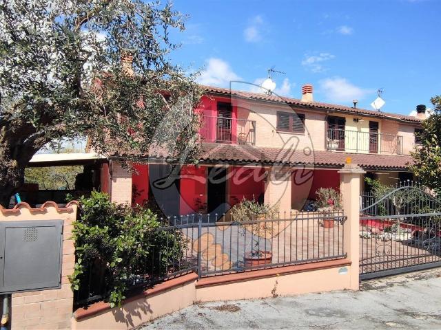 Villetta a schiera in vendita di 269 m² in Contrada Pianciano, 62