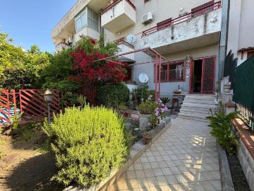 Villetta a schiera in vendita di 270 m² in Via Circumvallazione