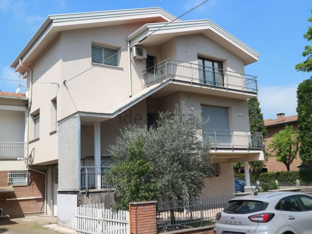 Villetta a schiera in vendita di 270 m² in Via Giuseppe di Vittorio, 51