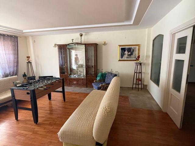 Villetta a schiera in vendita di 270 m² in Via Matilde Serao