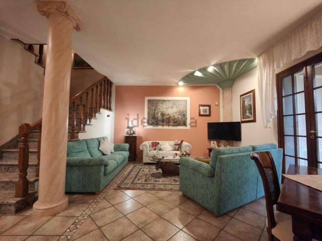 Villetta a schiera in vendita di 270 m² in Via Mario Bercilli
