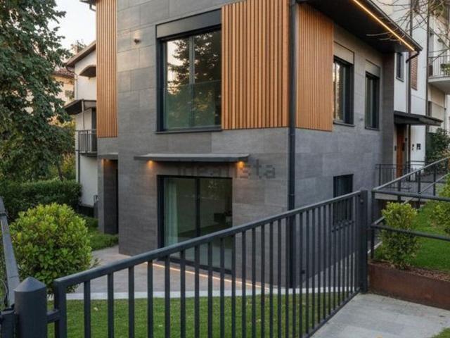 Villetta a schiera in vendita di 270 m² in Via Martiri VI Ott 71