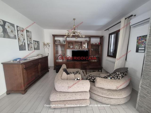 Villetta a schiera in vendita di 270 m² in Via Nazionale, 203