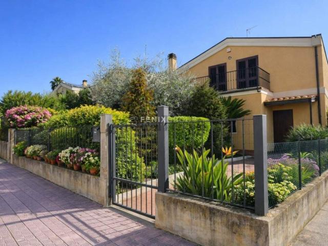 Case e ville in vendita di 270 m² in Via San Paolo, 51