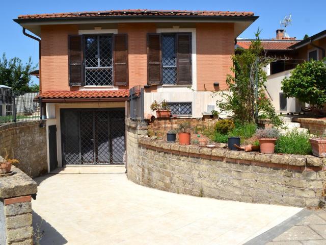 Villetta a schiera in vendita di 270 m² in Via Paola Borboni