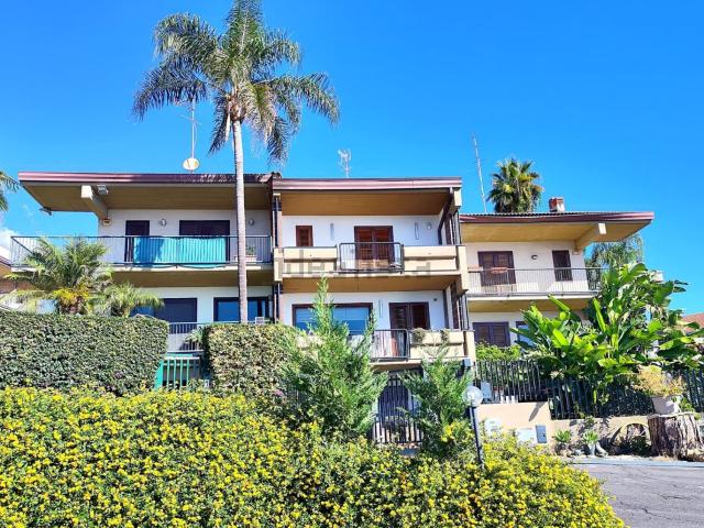 Villetta a schiera in vendita di 270 m² in Via Vampolieri