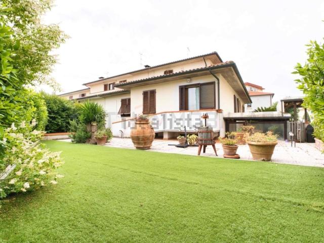 Villetta a schiera in vendita di 273 m² in Via Dante Alighieri