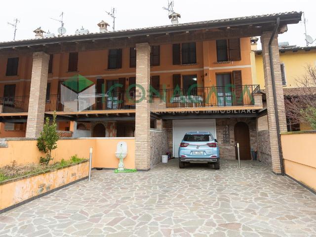 Villetta a schiera in vendita di 273 m² in Via Silvio Pellico