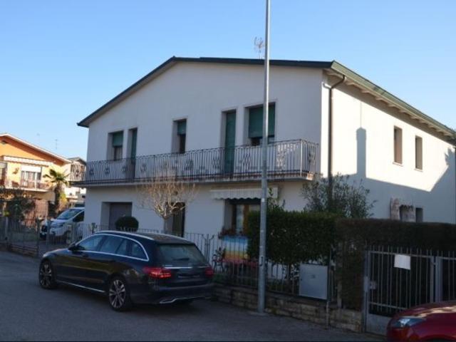 Villetta a schiera in vendita di 275 m² in Via Calabria, 2