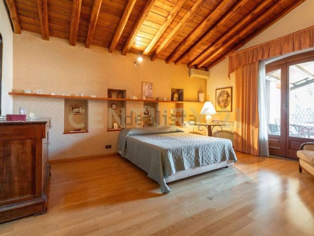 Villetta a schiera in vendita di 275 m² in Via Carrubella, 8