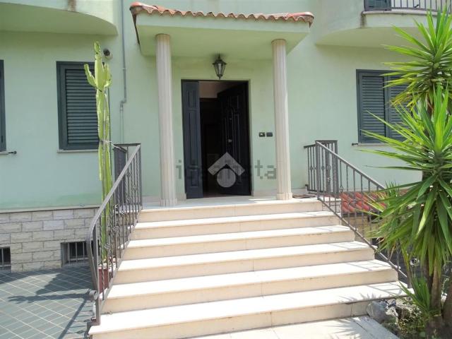Villetta a schiera in vendita di 275 m² in Via dei Narcisi, 21