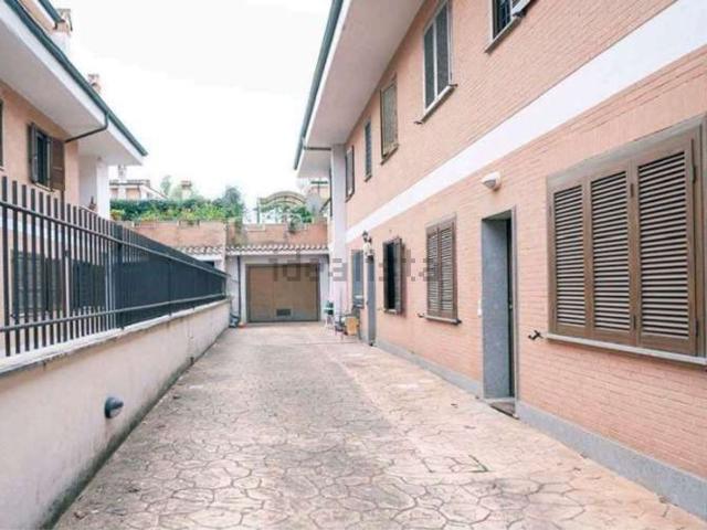 Villetta a schiera in vendita di 277 m² in Via Stella Polare, 7