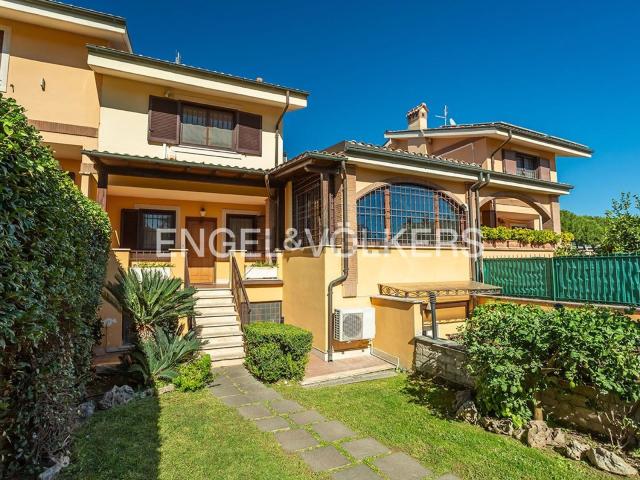 Villetta a schiera in vendita di 278 m² in Via Bernardino Alimena