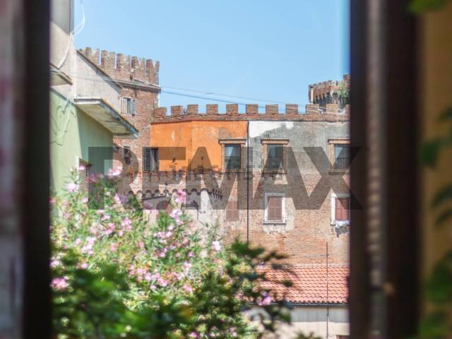 Villetta a schiera in vendita di 278 m² in Via Gravisca, 14