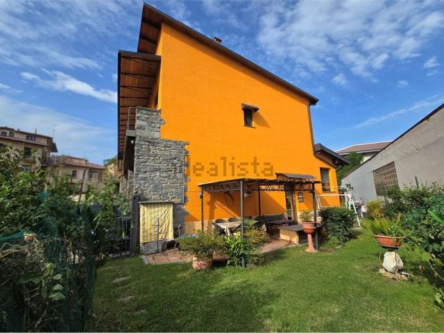 Villetta a schiera in vendita di 280 m² in Via Arturo Farinelli, 35