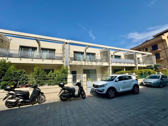 Villetta a schiera in vendita di 280 m² in Via Dott. Domenico Lucisano, 35