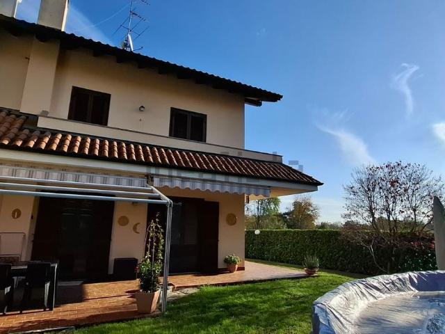 Villetta a schiera in vendita di 280 m² in Via Fiorenzo Gallina, 2