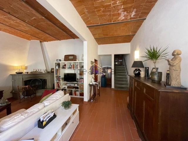 Villetta a schiera in vendita di 280 m² in Via Ombra