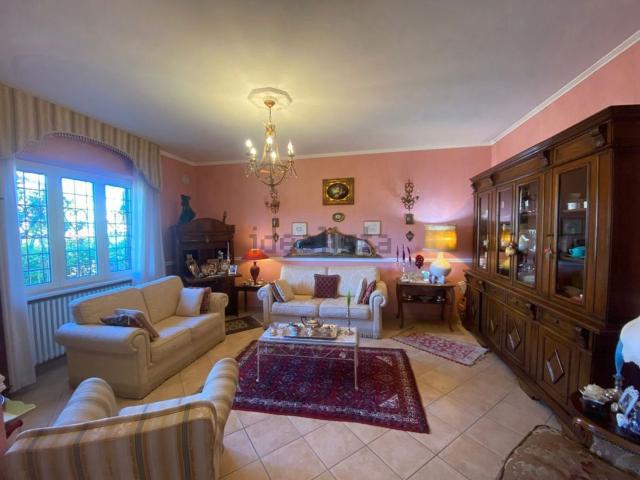 Villetta a schiera in vendita di 280 m² in Via Lanno Mariani