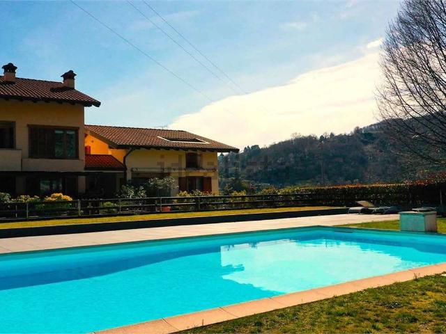 Villetta a schiera in vendita di 280 m² in Via per Meina, 24
