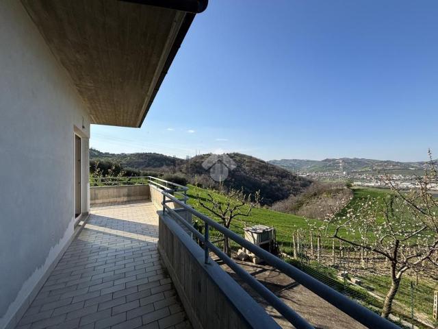 Villetta a schiera in vendita di 280 m² in Contrada Telesio, 4