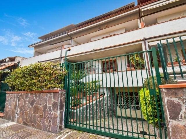 Villetta a schiera in vendita di 281 m² in Via Giacomo Leopardi, 78