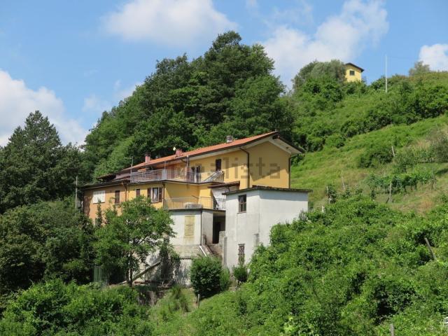 Villetta a schiera in vendita di 282 m² in Via Bardine