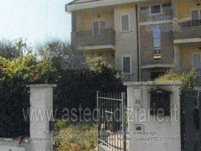 Villetta a schiera in vendita di 283 m² in Via Pietro Nenni, 56