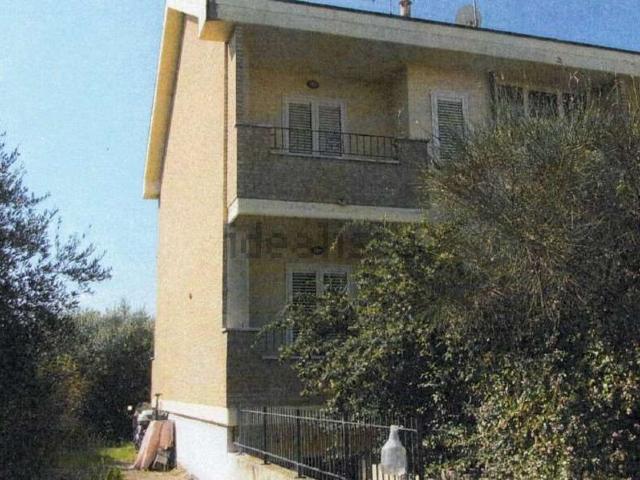 Villetta a schiera in vendita di 283 m² in Via Pietro Nenni, 56