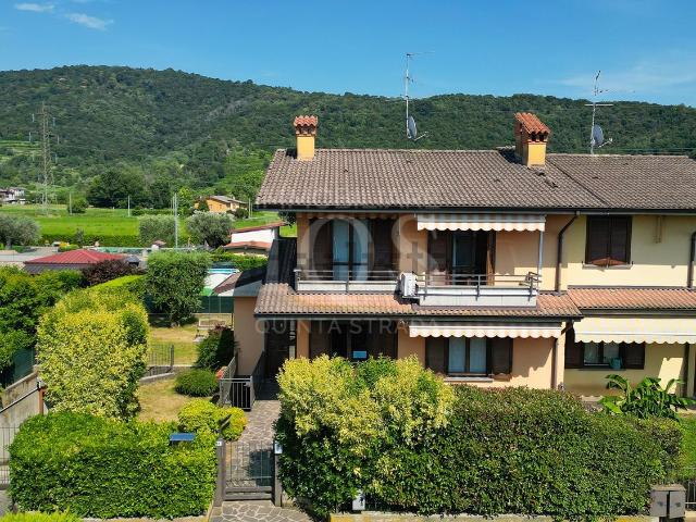Villetta a schiera in vendita di 283 m² in Via XXV Aprile, 31