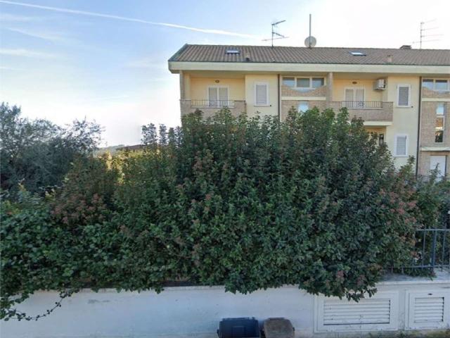 Villetta a schiera in vendita di 284 m² in Via Pietro Nenni, 56