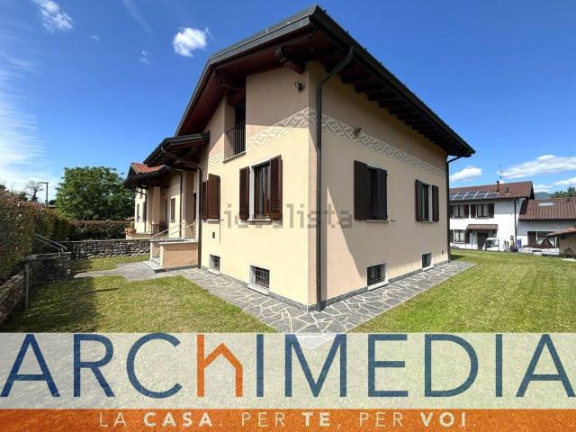 Villetta a schiera in vendita di 284 m² in Via Trieste, 75